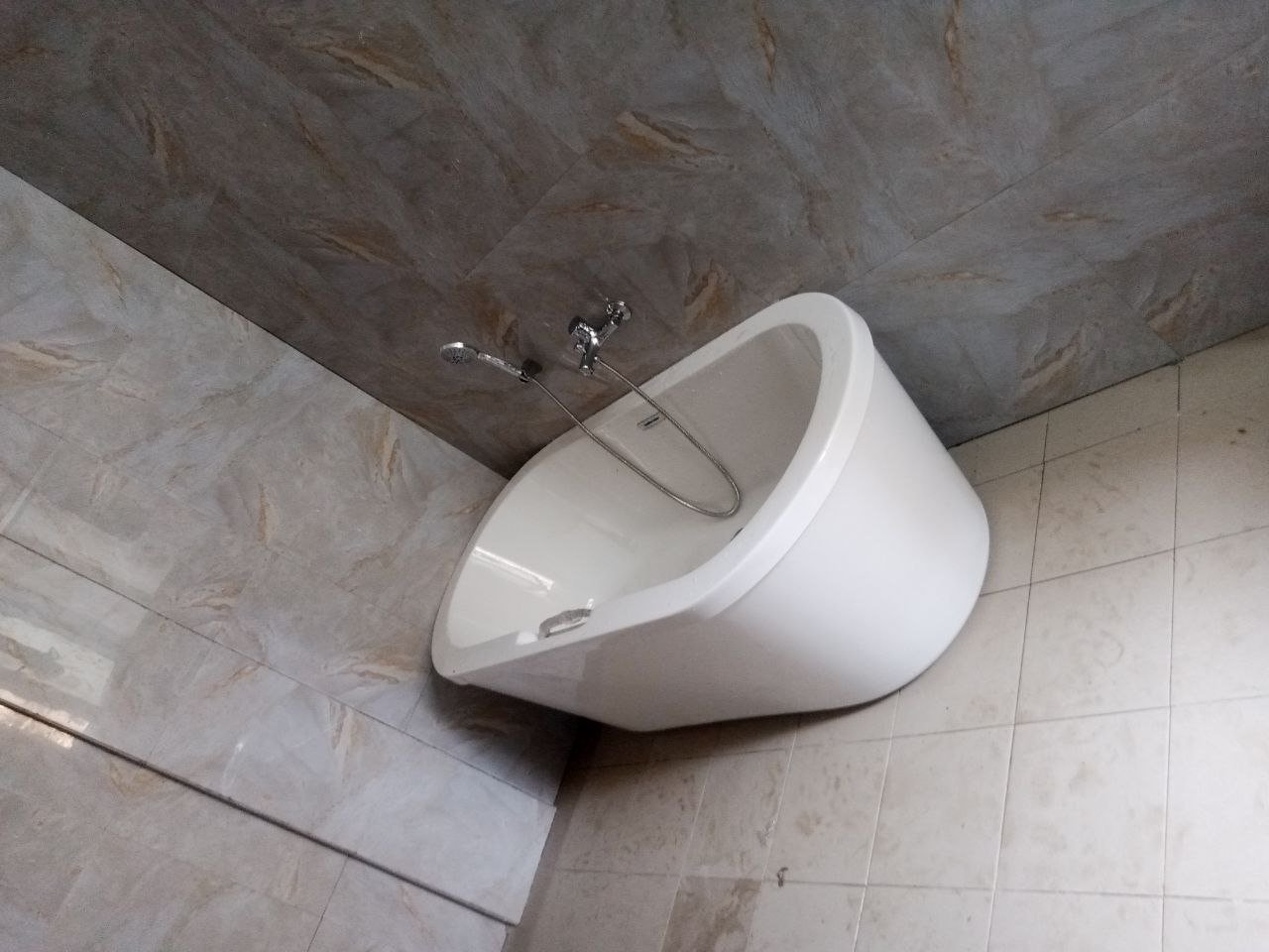 Luxury Freestanding Bathtub Installation in Varanasi | Plumber Ji 4 Freestanding Bathtub Installation Bathtub Installation Varanasi Luxury Bathroom Plumbing Bathroom Renovation Bathroom Fitting Modern Bathroom Residential Plumbing Commercial Plumbing Premium Bathroom Installation Plumber Near Me Best Plumber in Varanasi Plumber Ji Acrylic Bathtub Installation